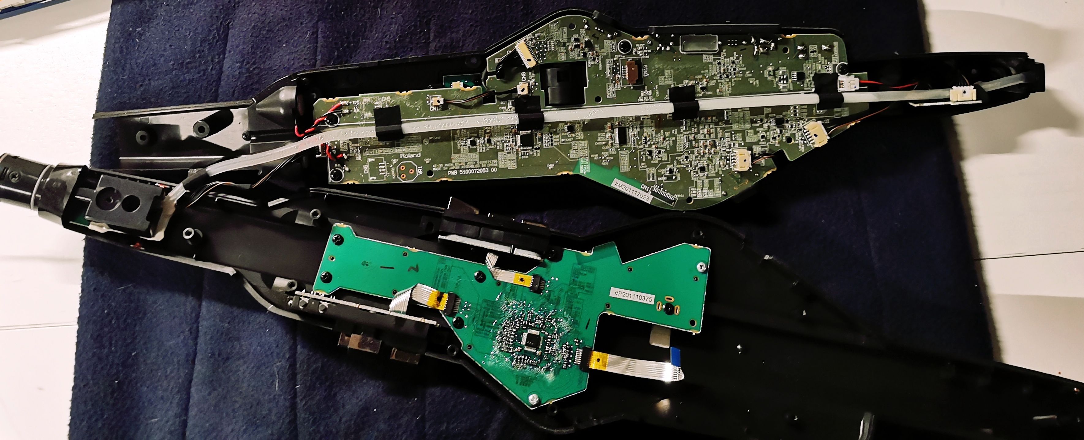 Gianluca Barbaro, The Digital Blower - Roland Aerophone AE-30 Pro opened